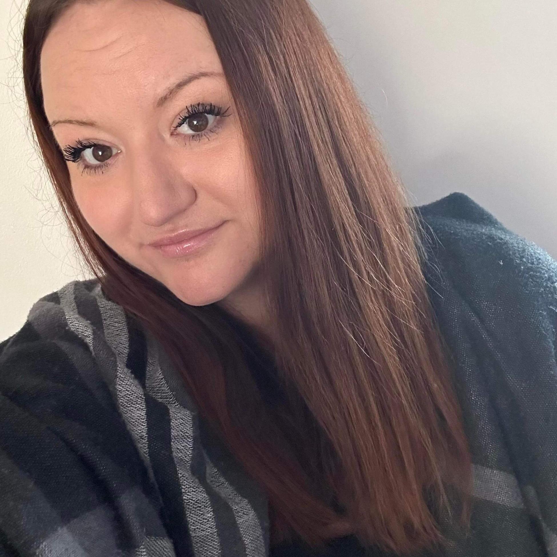 Anamika Richer, Réceptionniste